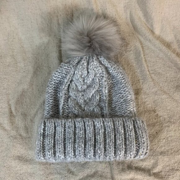 Aerie One Size Winter Hat Gray Beanie Cable Knit Pom Pom Ball - Picture 2 of 5
